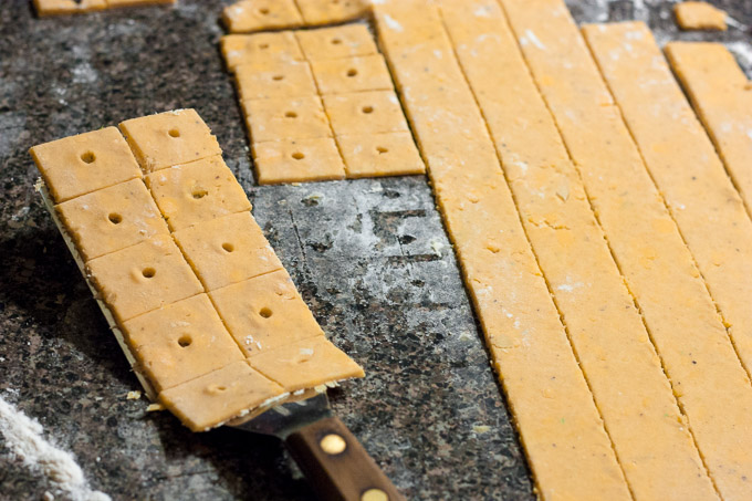 Jalapeño Garlic Cheese Crackers  | eatfirstworrylater.com