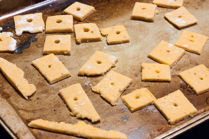Jalapeño Garlic Cheese Crackers  | eatfirstworrylater.com