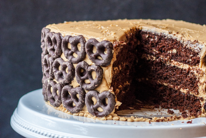 Peanut Butter Chocolate Pretzel Cake| eatfirstworrylater.com